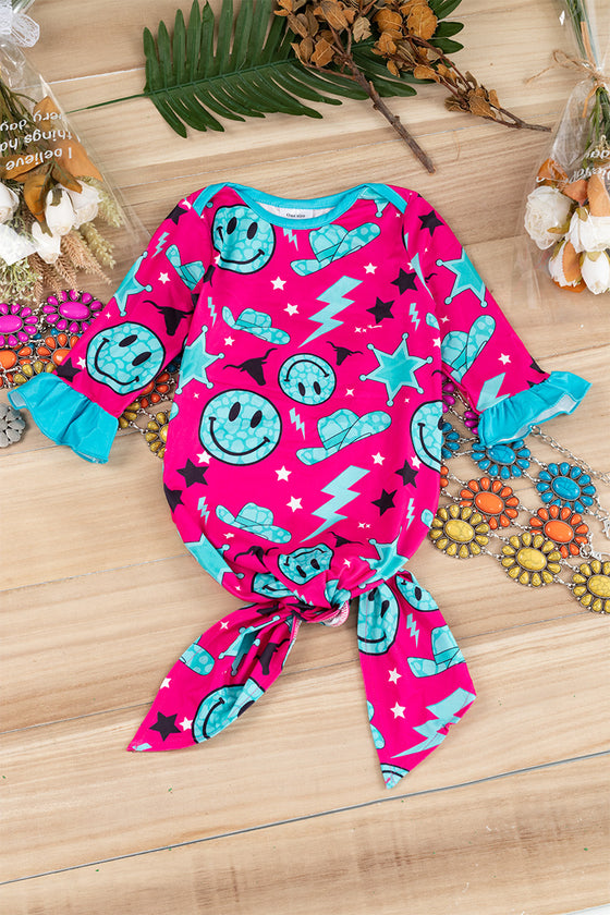 Emoji & strike printed infant gown. PPJG65153006