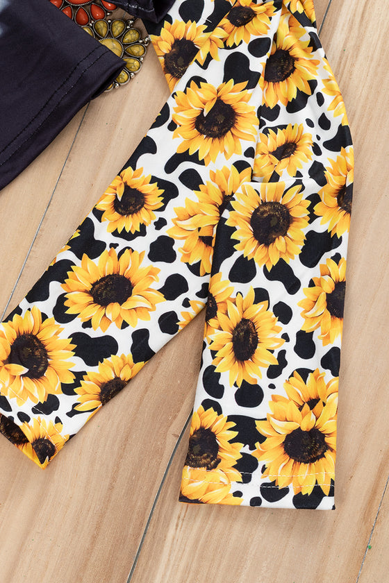 Cow & sunflower print ed 2 piece set. OFG65143068-AMY