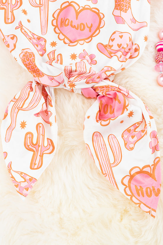 Pastel pink howdy heart printed infant gown. PJG65153007