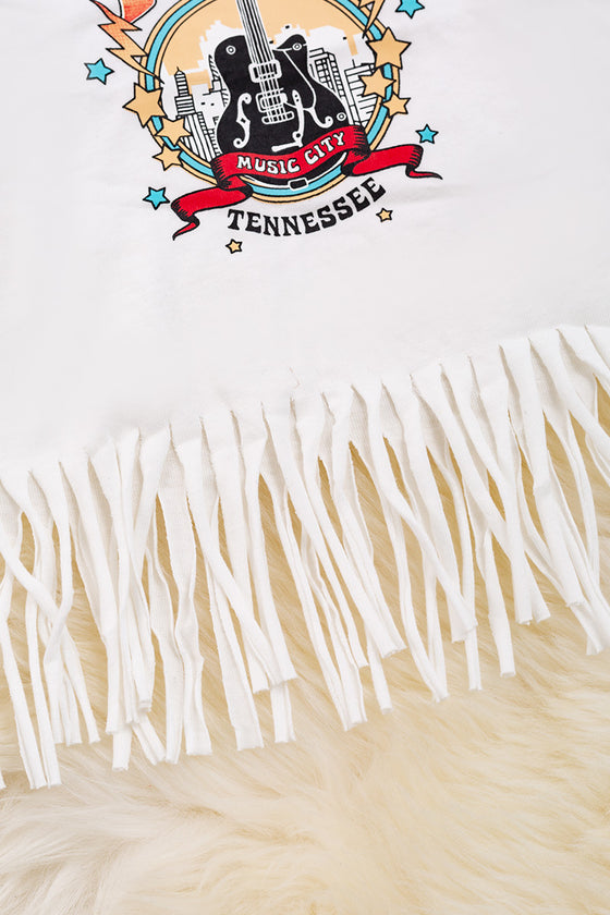 Nashville Tennessee" White graphic tee with fringe. TPG25154010 LOI