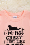 I'm not crazy I just like cats" Pink tee shirt with folded sleeves. TPG25154002 AMY