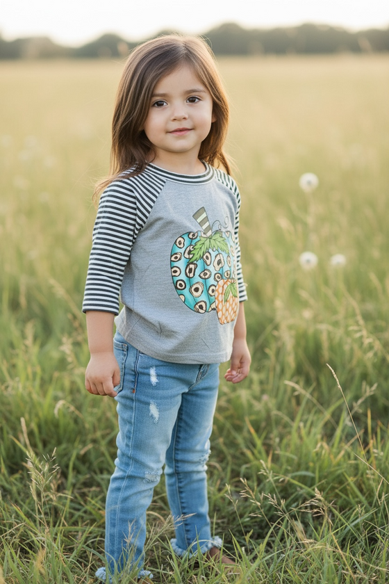 Gray pumpkin printed top with 3/4 sleeves. SY-DLH4046K