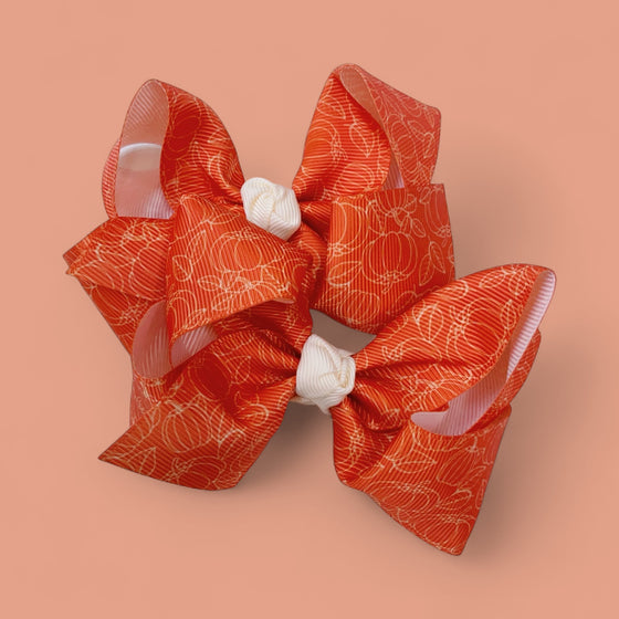 Approx. 4"  pumpkin printed mini bows. 12pcs/$13.99 BW-DSG-B271