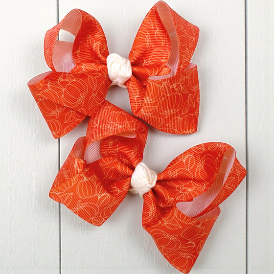 Approx. 4"  pumpkin printed mini bows. 12pcs/$13.99 BW-DSG-B271