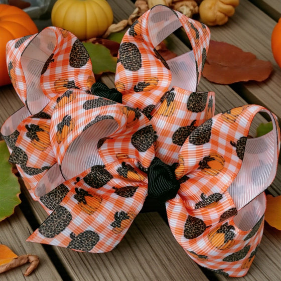 Approx. 4"  pumpkin printed mini bows. 12pcs/$13.99 BW-DSG-B272