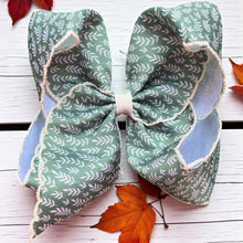  5" Green and cream moon stitch hair bow. 4pcs/$10.50 BW-DSG-B245
