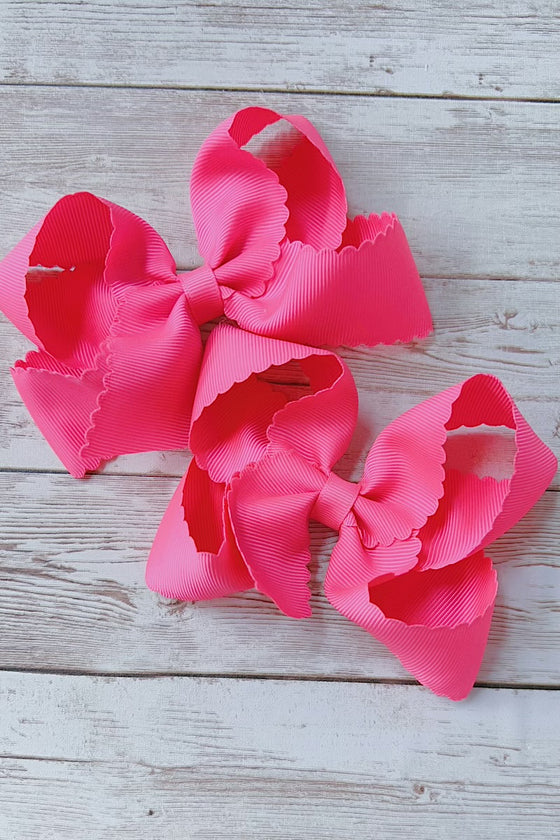 Medium scalloped hair bow (5" X 3" (1.5" Ribbon)