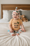 "Daddy's Hunting Buddy" bodysuit & camouflage bottoms & beanies. RPB50194 JEA