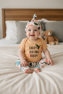  "Daddy's Hunting Buddy" bodysuit & camouflage bottoms & beanies. RPB50194 JEA