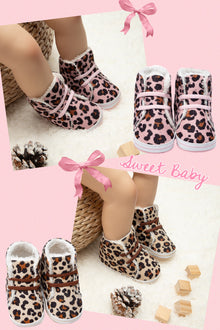  Leopard printed infant shoes. HM2066