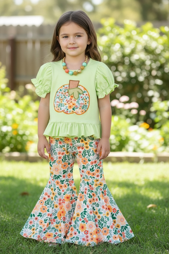 Floral pumpkin application top and bell bottoms.OFG52158 AMY
