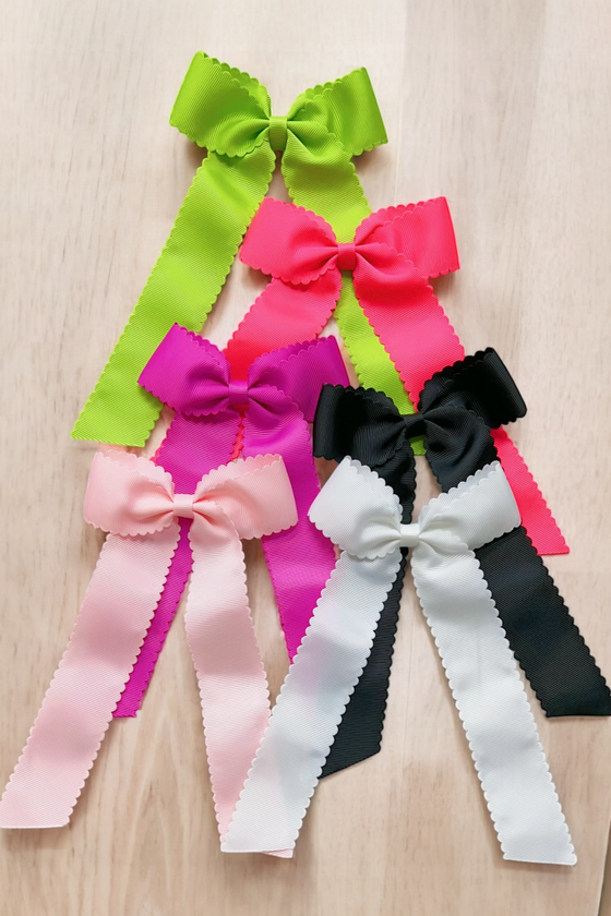 Medium scalloped hair bow (5" X 8" (1.5" Ribbon)