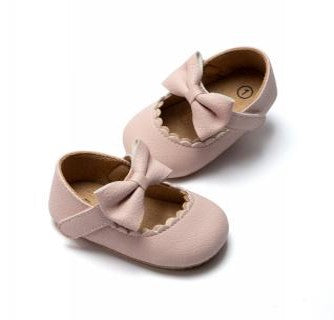 White pleather baby shoes. HM1628