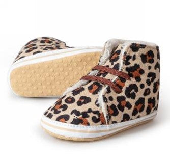 Leopard printed infant shoes. HM2066