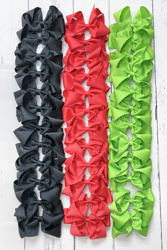 Medium scalloped hair bow (5" X 3" (1.5" Ribbon)