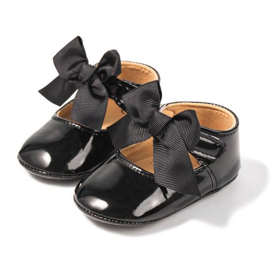 Cute black infant shows w/black front bow. HMZ161B