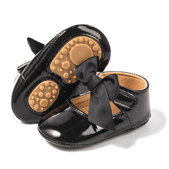 Cute black infant shows w/black front bow. HMZ161B