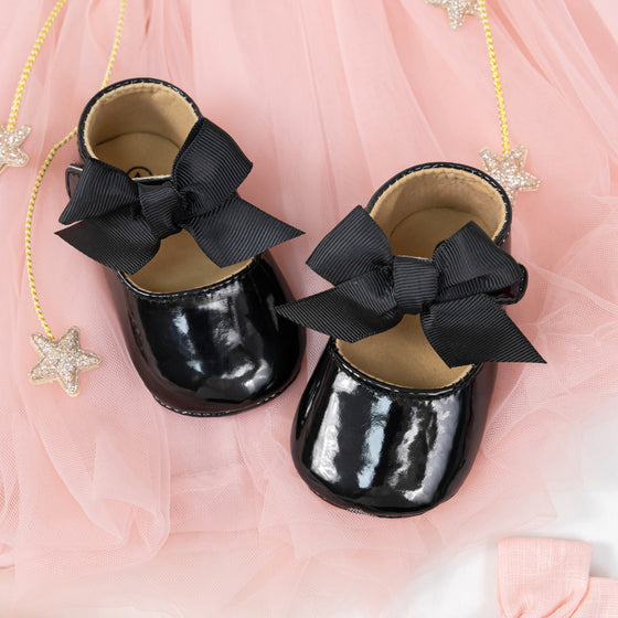 Cute black infant shows w/black front bow. HMZ161B