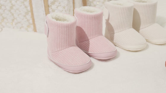 Inner sherpa ribbed baby boots. CG5406