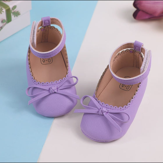 Lavender front bow baby shoes. CG5364