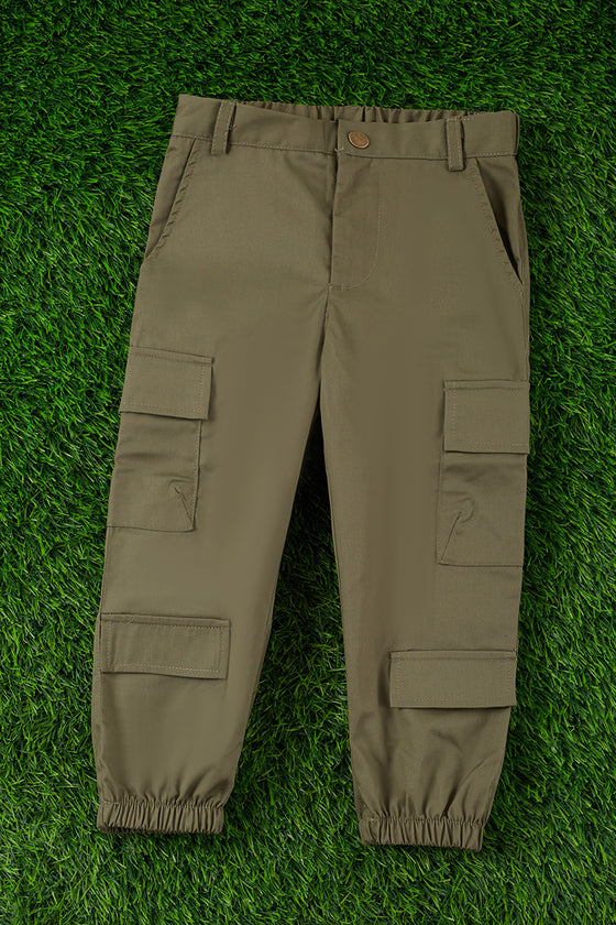 ARMY GREEN CARGO PANTS.  PNG651122037-WEN