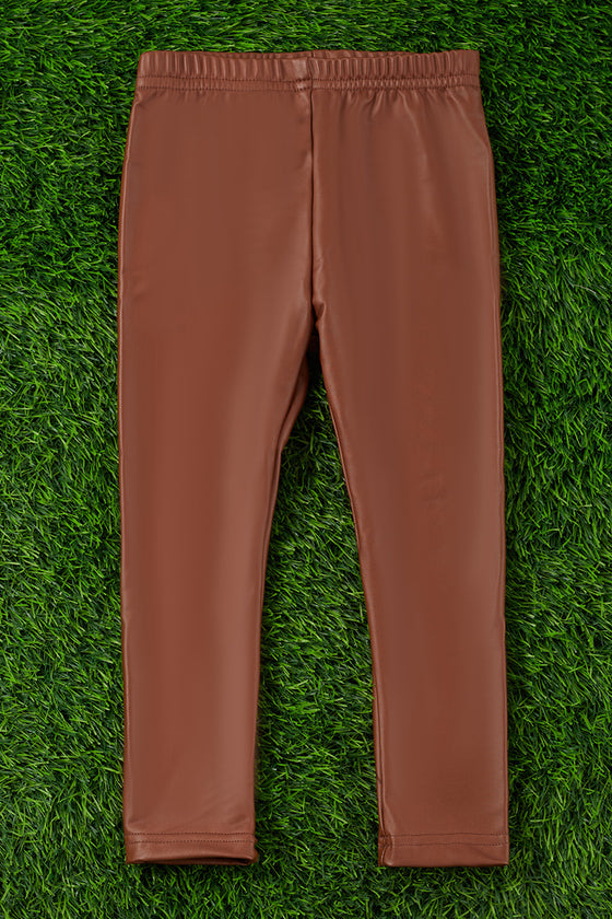 CHOCOLATE BROWN FAUX LEATHER LEGGINGS. PNG65153006-SOL