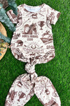 HORSE RIDING CLUB" CREAM PRINTED BABY GOWN. NB112319-NB