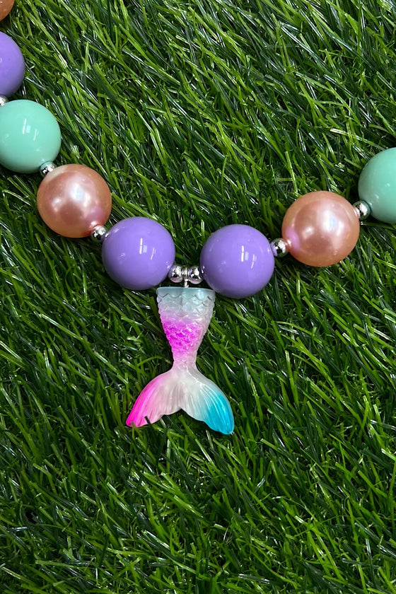 MULTI-COLOR BUBBLE GUM BEAD NECKLACE W/ MEMAID TALE PENDANT. (3PCS/$15.00) ACG25113025