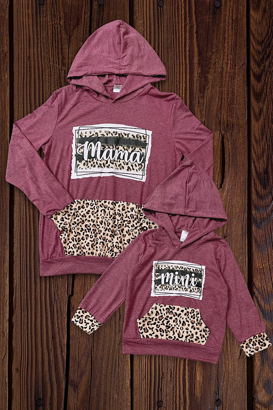 "Mini" girls sweatshirt w/animal printed sleeve trim. LC-TP-2116445 sol