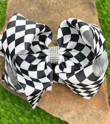  BLACK & WHITE CHECKER PRINTERD HAIR BOWS. 7.5" WIDE 4PCS/ $10.00 BW-DSG-712